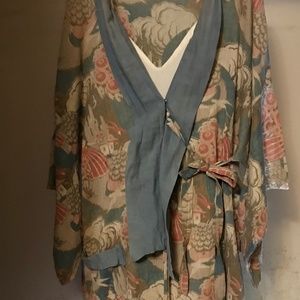 Vintage 1940's era Kimono style robe with tie